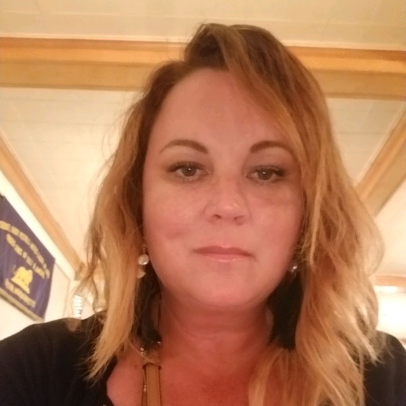 Profile Picture of Dawn Cataloni (@dawnmcat) on Poshmark