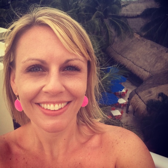 Profile Picture of Kari Torborg (@karitorborg) on Poshmark