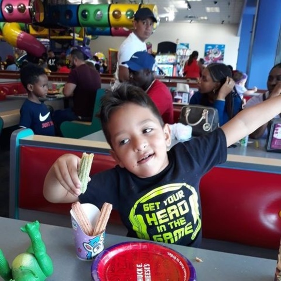 Profile Picture of Ivan eloy Alfaro (@eloyalfaro08) on Poshmark