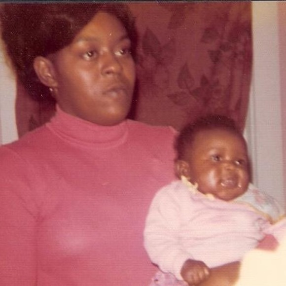 Profile Picture of Danielle Benford (@dbenford98) on Poshmark