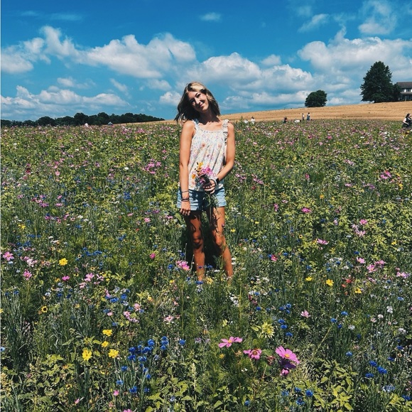 Profile Picture of Kendra Masser (@knmcarly) on Poshmark