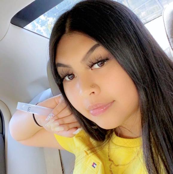 Profile Picture of Drienne Stone (@driennestone) on Poshmark