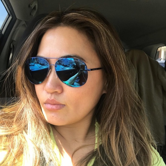 Profile Picture of Simona Makaju (@saymoona) on Poshmark
