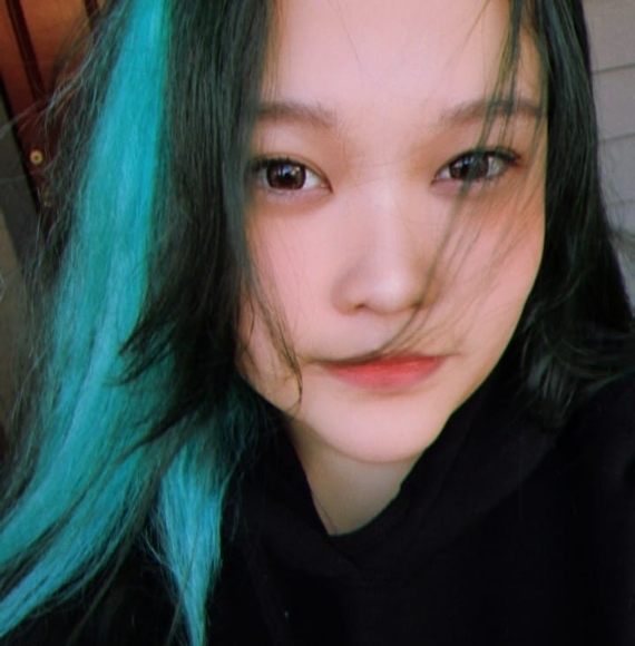 Profile Picture of Ivy Nguyen (@vyvy1102) on Poshmark
