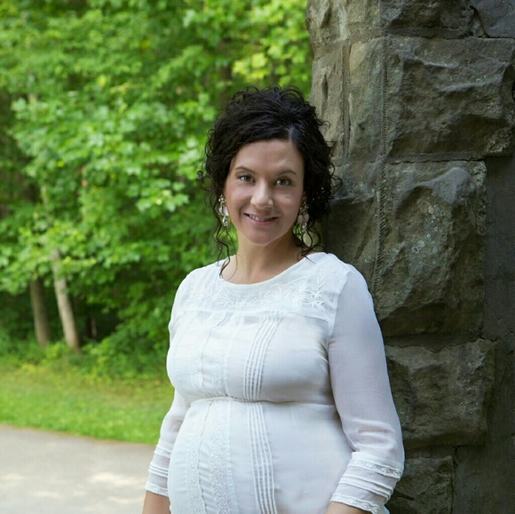Profile Picture of April Alandt (@alandt) on Poshmark