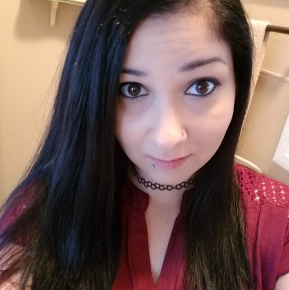 Profile Picture of Cari Ayubi (@cariayubi) on Poshmark