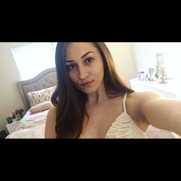 Profile Picture of Samra Huric (@samraax) on Poshmark