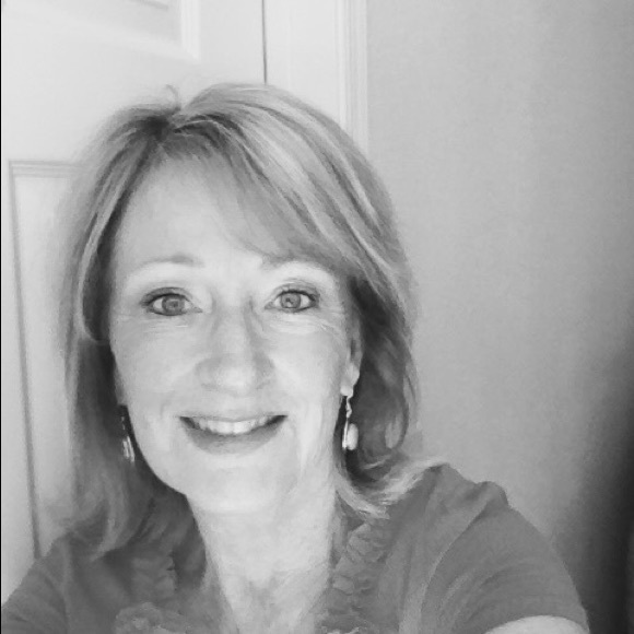 Profile Picture of Jeneine Bazinet (@neineb) on Poshmark