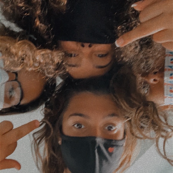 Profile Picture of Fia Zelenka (@fia_z) on Poshmark