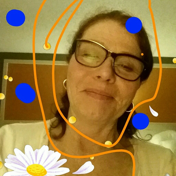 Profile Picture of Paula Hudson (@paularhud) on Poshmark