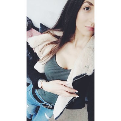 Profile Picture of Leah Lambert (@leahlambert96) on Twitter