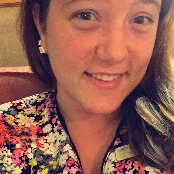 Profile Picture of Nichole Buttrum (@nicholebuttrum) on Poshmark