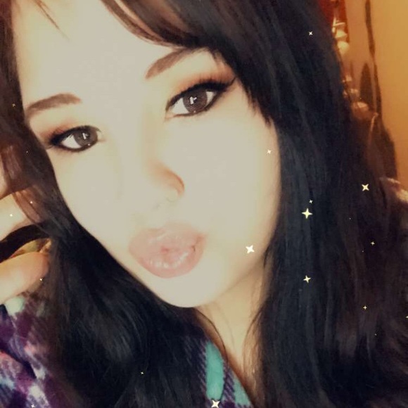 Profile Picture of Tiana Hoffer (@tiana_99117) on Poshmark