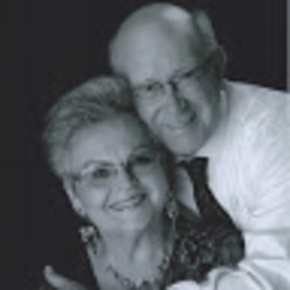 Profile Picture of Lynda & ron Sassaman (@lynlaw43) on Poshmark