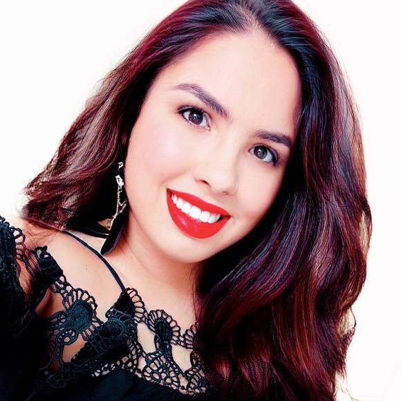 Profile Picture of Claudia Oñate (@cmo110597) on Poshmark