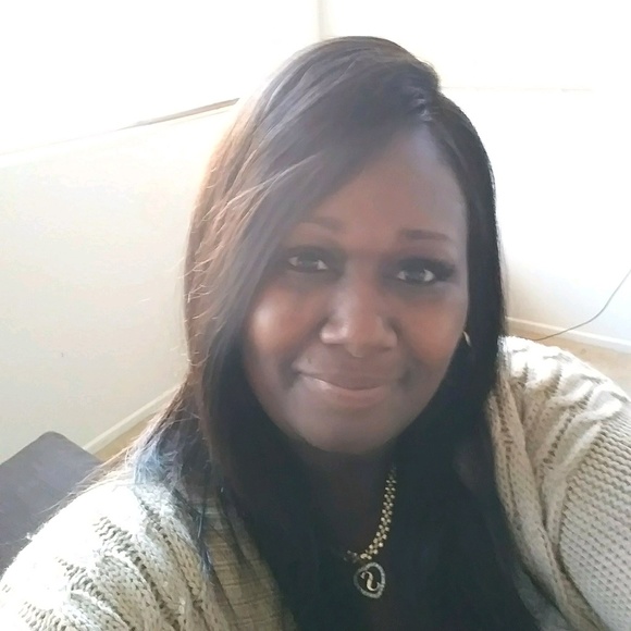 Profile Picture of Shevonda Broaden (@shevonda40) on Poshmark