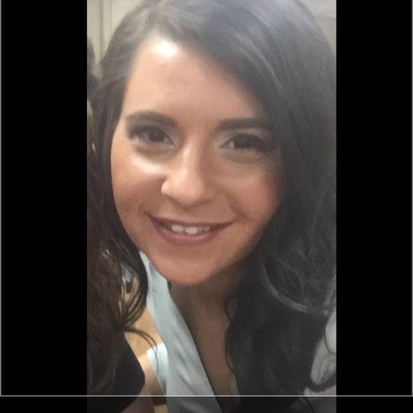 Profile Picture of Lisa Struhar (@lisaraeb1607) on Poshmark