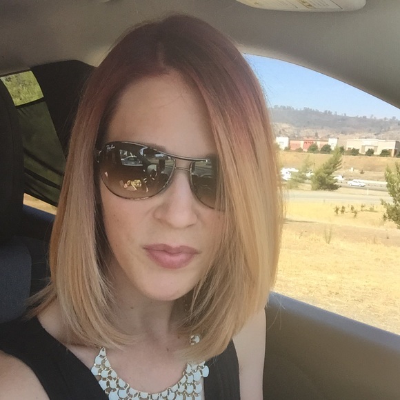 Profile Picture of Lucia Davis (@luciamary) on Poshmark