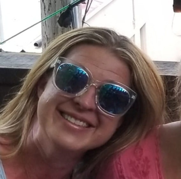 Profile Picture of Renee Dirksen (@reneelala55) on Poshmark