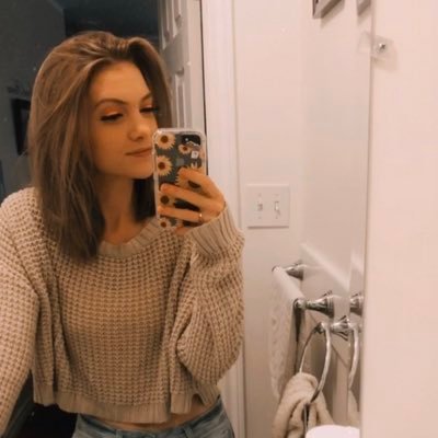 Profile Picture of Autumnmclean🌻 (@McLeanAutumn) on Twitter