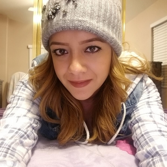 Profile Picture of Sofia Munoz (@mamisofi12) on Poshmark