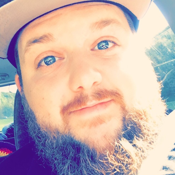 Profile Picture of Christopher Fosmer (@cmfosmer89) on Poshmark