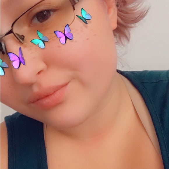 Profile Picture of Carly Mullins (@carly20590) on Poshmark