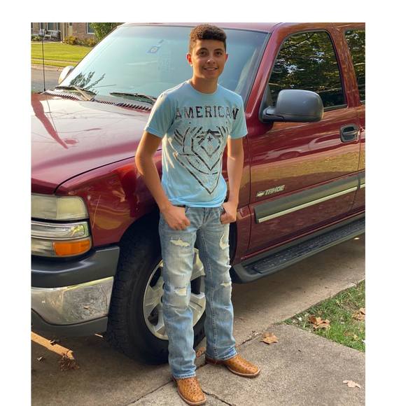 Profile Picture of Kevin Dominguez (@kevindomingu557) on Poshmark