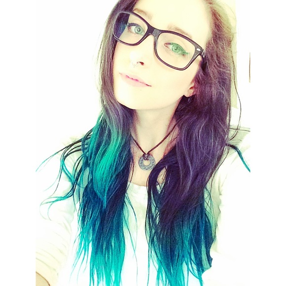Profile Picture of Nichole Dedera (@hippienikkie7) on Poshmark