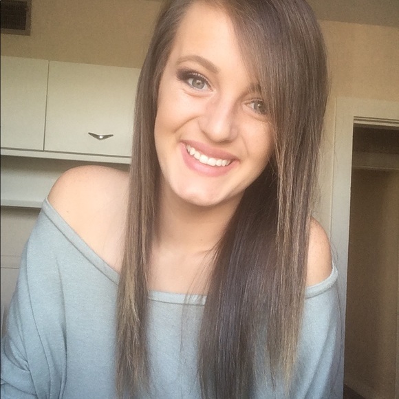 Profile Picture of Kendall Moore (@kenmoore_2) on Poshmark