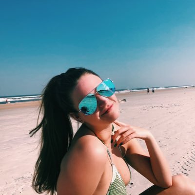 Profile Picture of Leah Armstrong (@leaharmdog) on Twitter