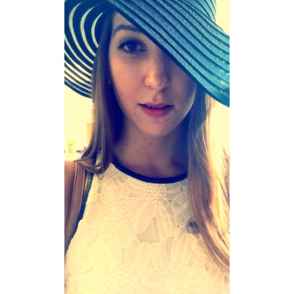 Profile Picture of Samantha Figler (@sfigler) on Poshmark