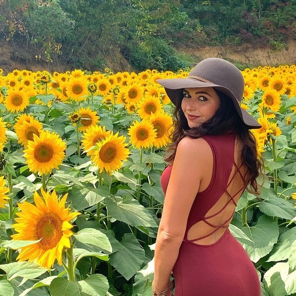 Profile Picture of Kristina Manganaro (@kristinamagz) on Poshmark