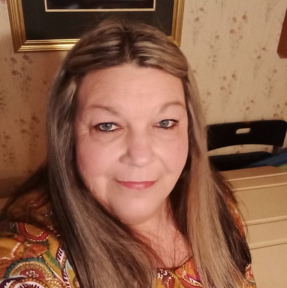 Profile Picture of Denise Eatherly (@deniseself44) on Poshmark