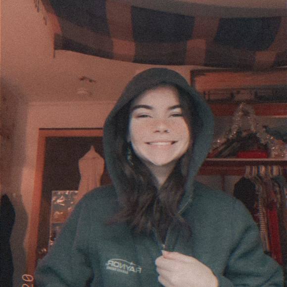 Profile Picture of Chelsey Bearor (@cbearor49) on Poshmark