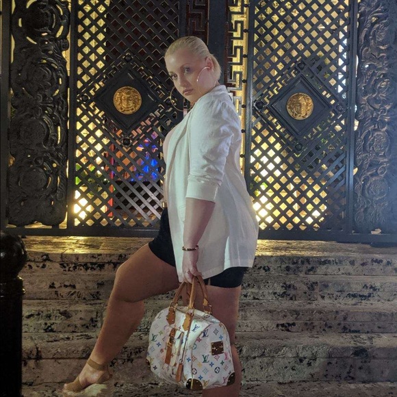 Profile Picture of Kelsie Arthofer (@arthoferdurdan6) on Poshmark