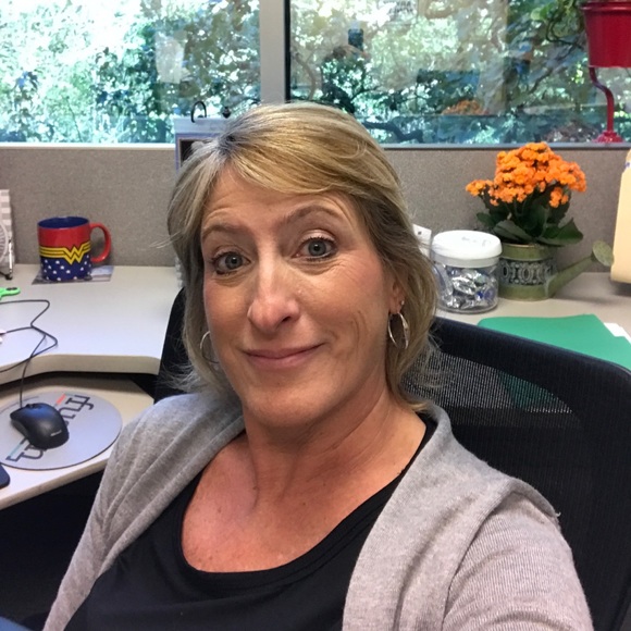 Profile Picture of Julie Mitchem (@juliemitchem) on Poshmark