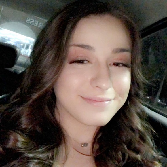 Profile Picture of Megan Massarini (@megmassarini) on Poshmark