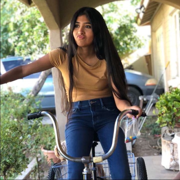 Profile Picture of Erika Navarrette (@erika_nava5) on Poshmark