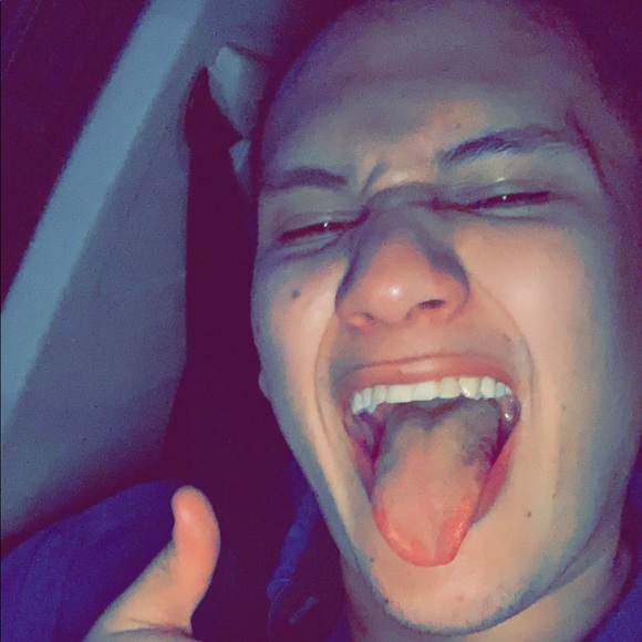 Profile Picture of Tomas Borrero (@fedebor13) on Poshmark