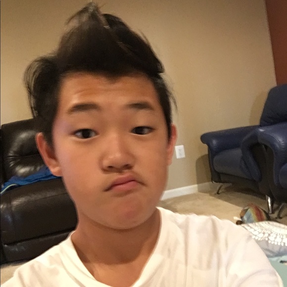 Profile Picture of Raymond Kim (@raymonator2704) on Poshmark