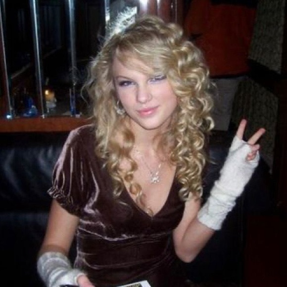 Profile Picture of Yolanda Becerra (@yolandabertaudd) on Poshmark