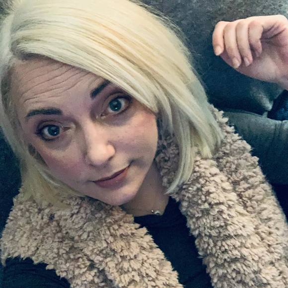 Profile Picture of Aimee Chiovare (@aimeec_76) on Poshmark