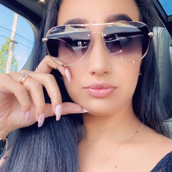 Profile Picture of Debora Silva (@deborasilva568) on Poshmark