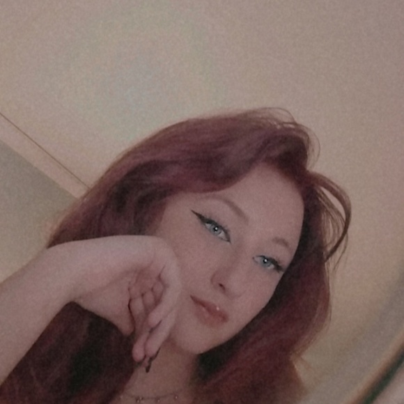 Profile Picture of Lillian Bennett (@lbennett1686) on Poshmark