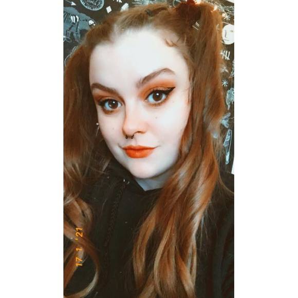 Profile Picture of Ariel Dennis (@dennisaa) on Poshmark