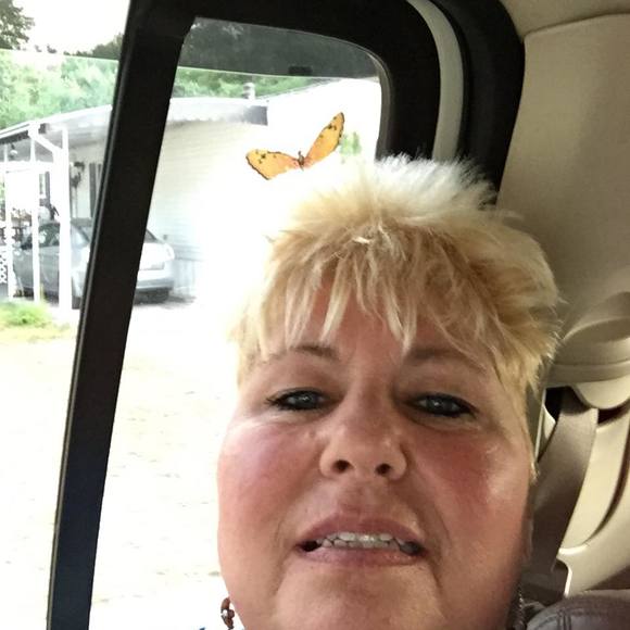 Profile Picture of Debra Higgins (@debra_higgins) on Poshmark