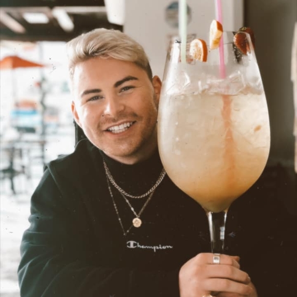 Profile Picture of Alec Blair (@alecccxz) on Poshmark