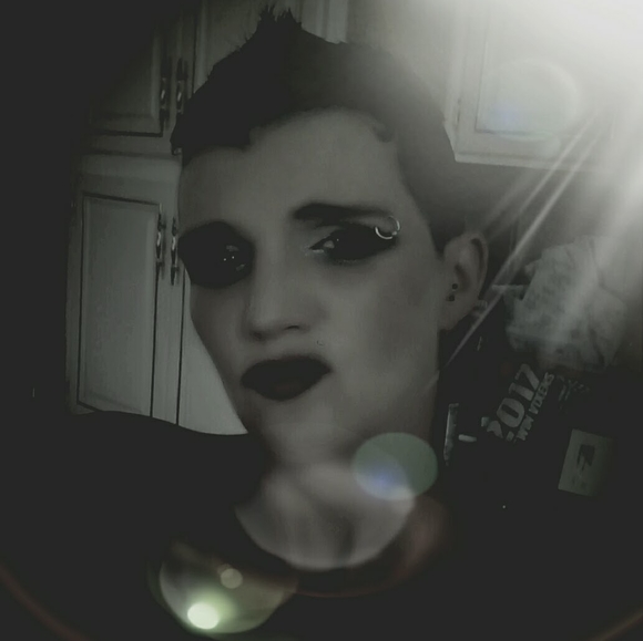 Profile Picture of Julie Schaafsma (@jkbennett) on Poshmark