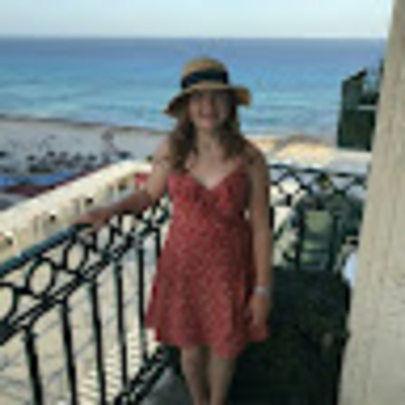 Profile Picture of Kelly Fleener (@kelly_fleener) on Poshmark